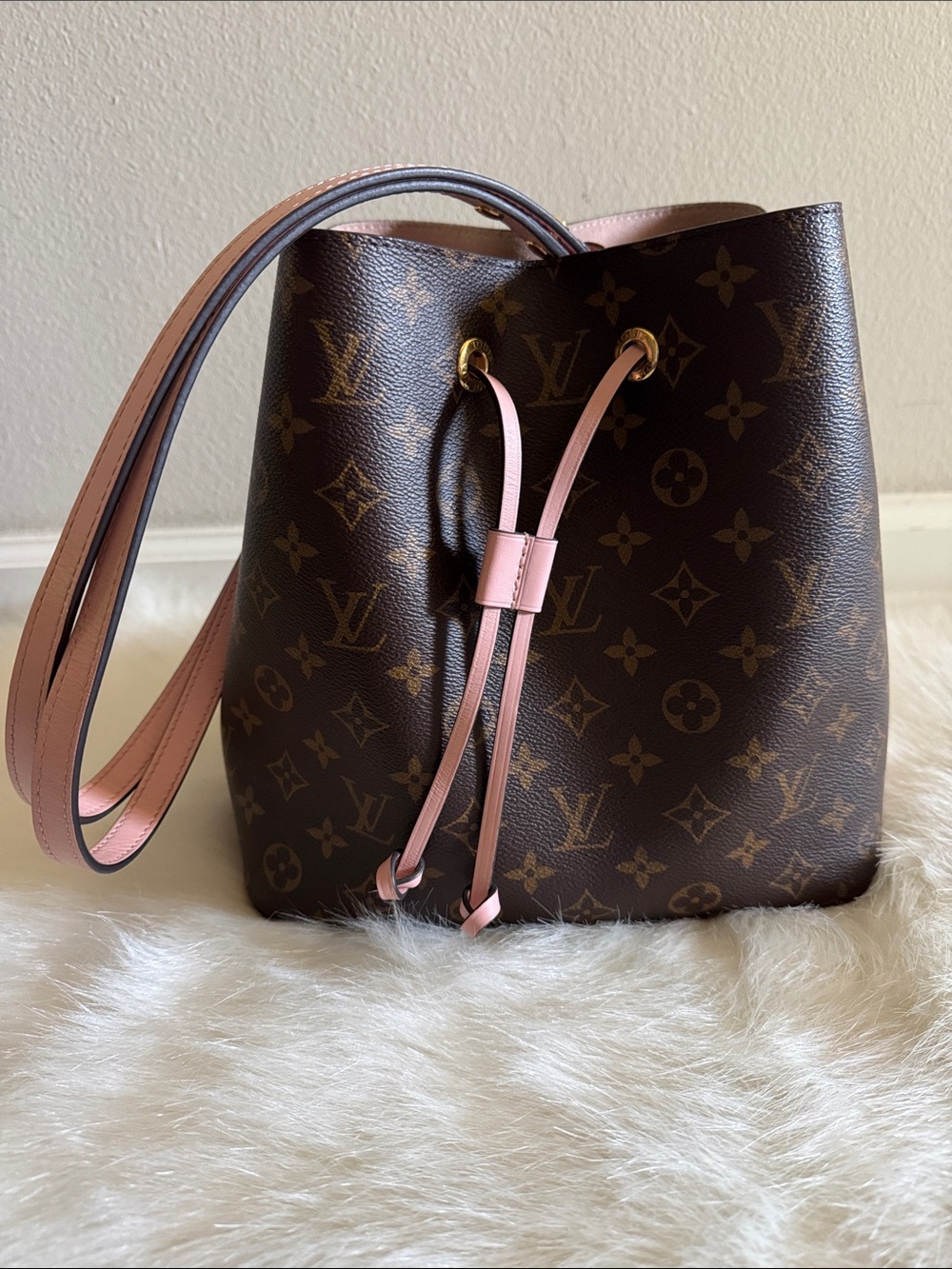 Louis Vuitton Monogram Pink Neo Noe